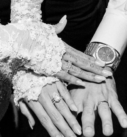 比伯海莉终成正果！妻子穿订制婚纱全身是亮点，7克拉钻戒太抢镜