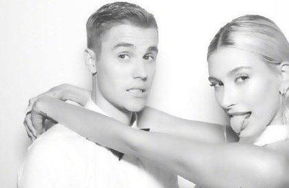 比伯海莉终成正果！妻子穿订制婚纱全身是亮点，7克拉钻戒太抢镜