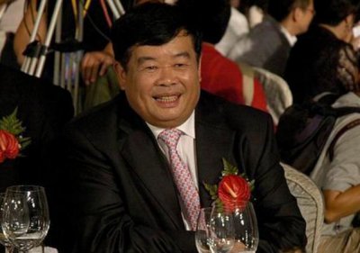 ​玻璃大王曹德旺的豪宅，门口辉煌像个皇宫，一看就是有钱人