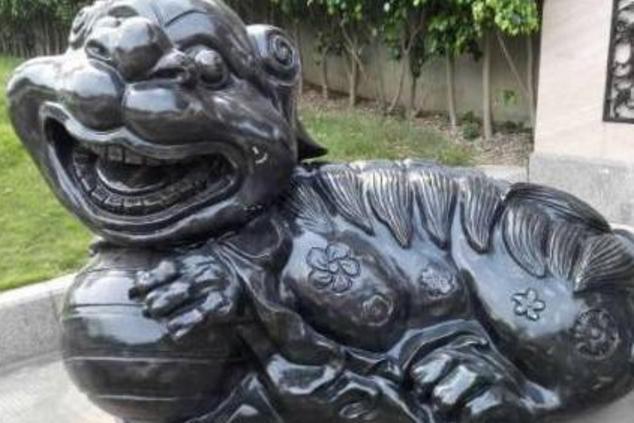 玻璃大王曹德旺的豪宅，门口辉煌像个皇宫，一看就是有钱人