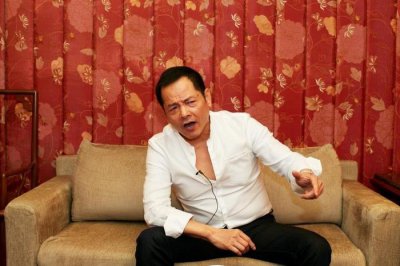 ​崩牙驹亲自发短信给女儿庆生！父女温馨合照曝光，驹哥略显调皮