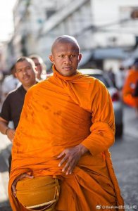 ​播求失去斗志，出家为僧，和一龙三番战遥遥无期