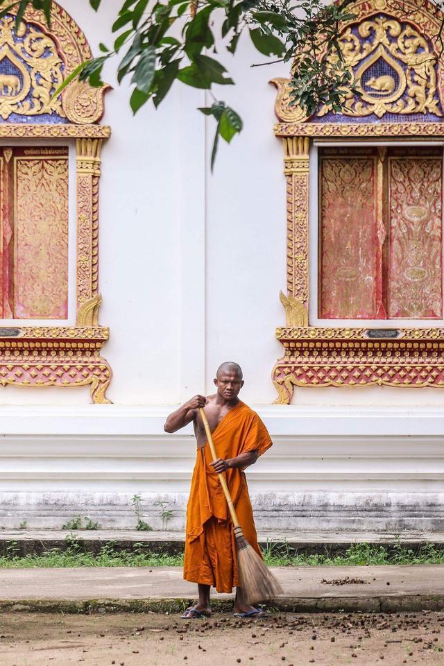 播求失去斗志，出家为僧，和一龙三番战遥遥无期
