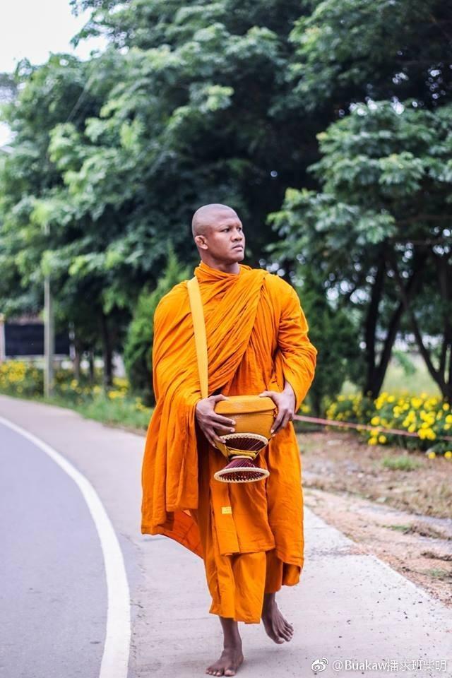 播求失去斗志，出家为僧，和一龙三番战遥遥无期