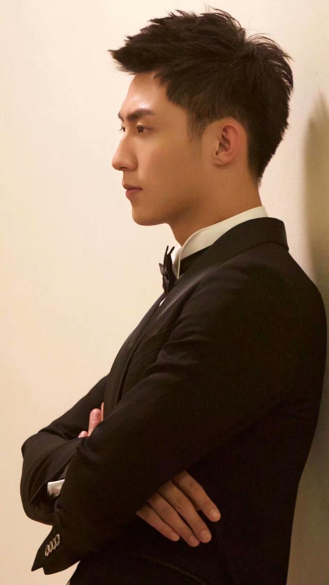 「壁纸」黄景瑜：确认过眼神，这是社会主义的帅