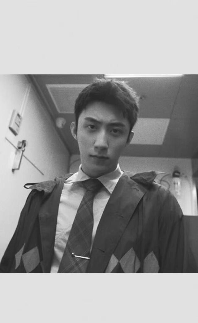 「壁纸」黄景瑜：确认过眼神，这是社会主义的帅