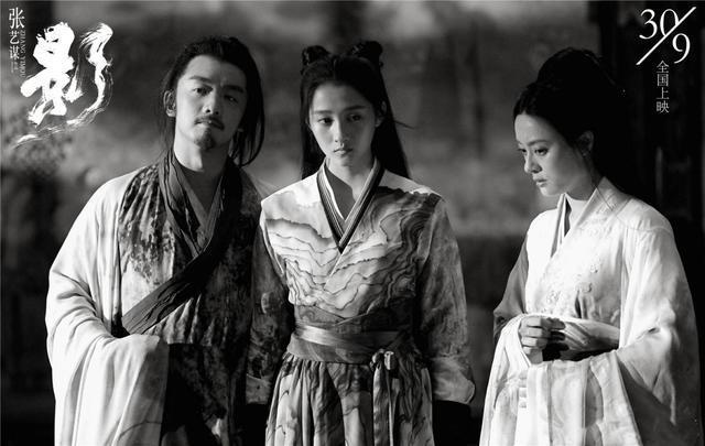 假唱风气泛滥成灾！关晓彤对不上口型？萨顶顶话筒拿反照唱不误