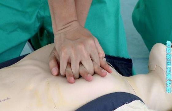 看到她，周瑞害羞得不知所措！方斌帅气地耍起大刀！