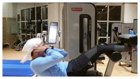 孙泰英晒老公权相宇健身照，43岁身材依旧健硕，网友：妈妈的男神