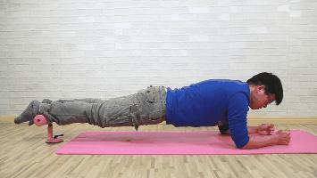 孙泰英晒老公权相宇健身照，43岁身材依旧健硕，网友：妈妈的男神