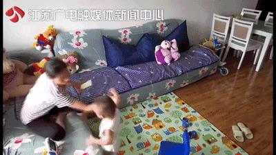 掌掴，鞋底抽脸！保姆竟这样殴打两岁男童，3分钟监控让人心碎...
