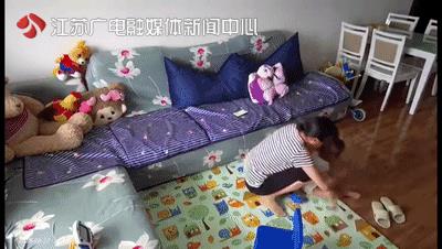 掌掴，鞋底抽脸！保姆竟这样殴打两岁男童，3分钟监控让人心碎...