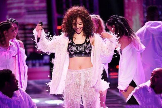 穿透力太强，张靓颖乱入杨千嬅演唱会，粉丝的喊话吓到众人