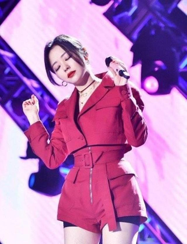 穿透力太强，张靓颖乱入杨千嬅演唱会，粉丝的喊话吓到众人