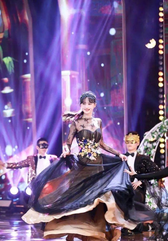 有一种美叫做郑爽穿仙女裙，身段婀娜气质优雅，美得让人挪不开眼