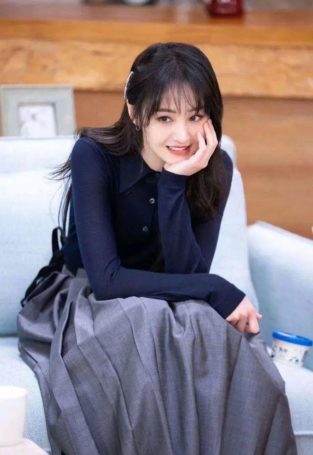 有一种美叫做郑爽穿仙女裙，身段婀娜气质优雅，美得让人挪不开眼