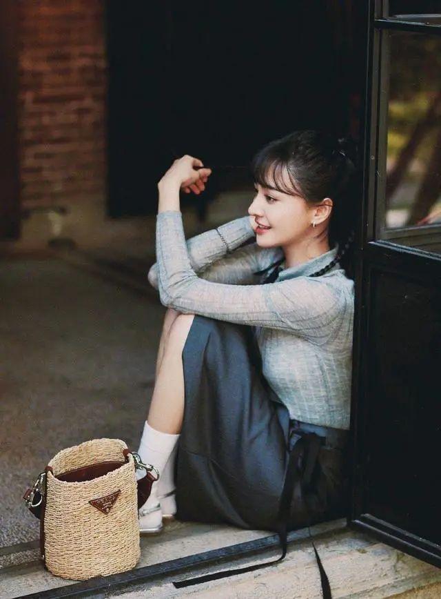 有一种美叫做郑爽穿仙女裙，身段婀娜气质优雅，美得让人挪不开眼