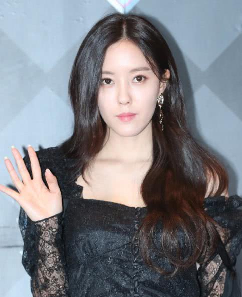 朴孝敏被称“秋瓷炫第二”，被中韩网友嘲讽，人气真的不如从前？