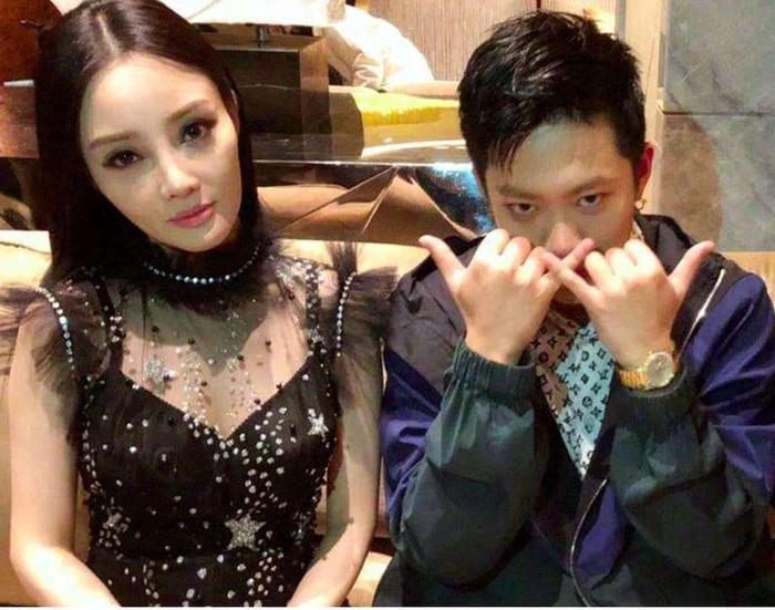 麻花辫、马甲线、热舞!38岁李小璐,这身材太劲爆