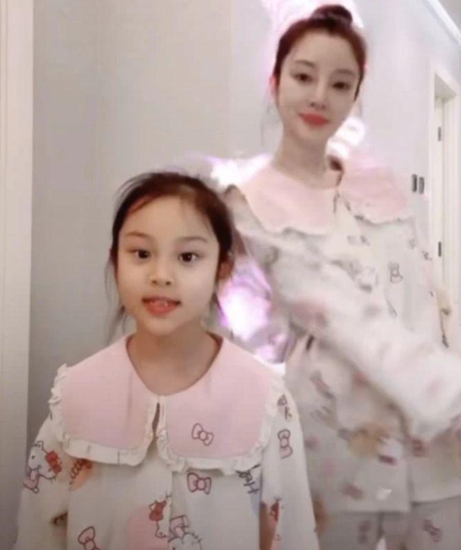 麻花辫、马甲线、热舞!38岁李小璐,这身材太劲爆