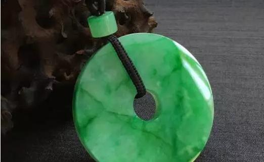 马云价值上亿豪宅曝光，专门有房间放翡翠