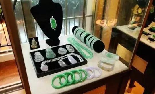 马云价值上亿豪宅曝光，专门有房间放翡翠