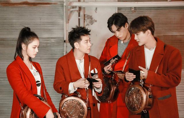 胡一天和熊梓淇谁在说谎？同是188公分，同框差距大！