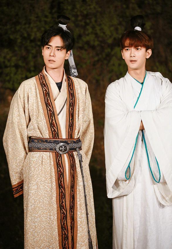 胡一天和熊梓淇谁在说谎？同是188公分，同框差距大！