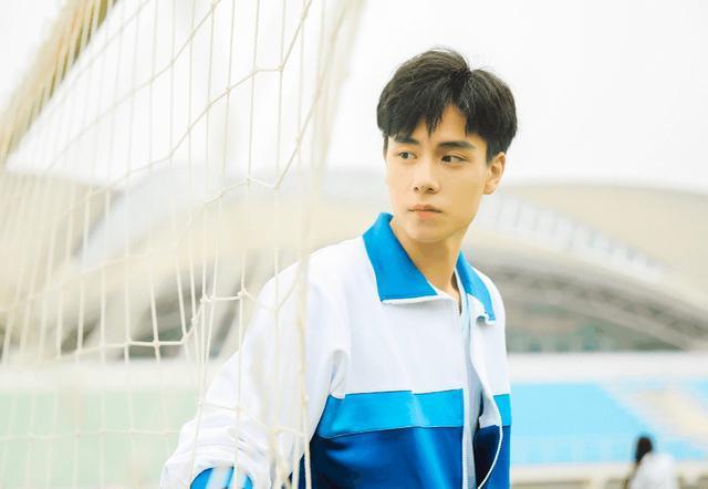 胡一天和熊梓淇谁在说谎？同是188公分，同框差距大！