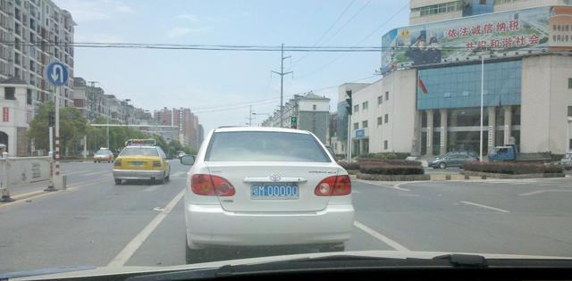 荆州豹子车牌99999到00000 鄂M77777是谁的车
