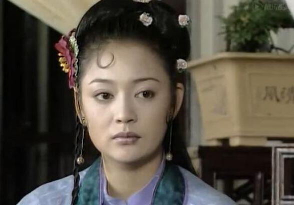 她救回丈夫，丈夫却为小8岁女星结婚，而她成美女总裁