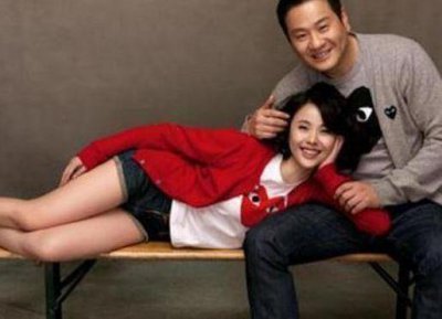 ​她救回丈夫，丈夫却为小8岁女星结婚，而她成美女总裁