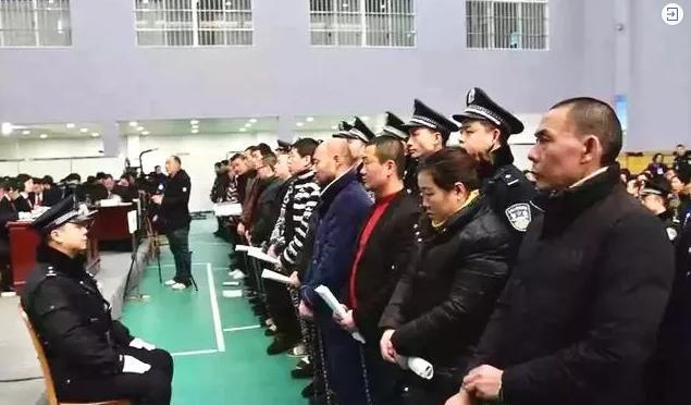 黑帮老大有三个老婆,放高利贷被抓捕