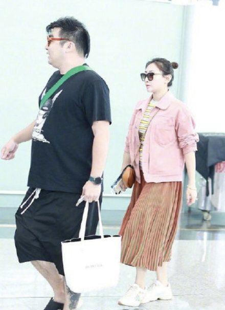 梁超求婚何雯娜成功,何雯娜疑似怀孕,梁超好友留言“双喜临门”