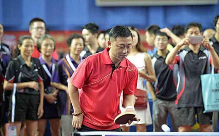 前国乒冠军阎森,曾因意外车祸无奈退役,而今生活很低调