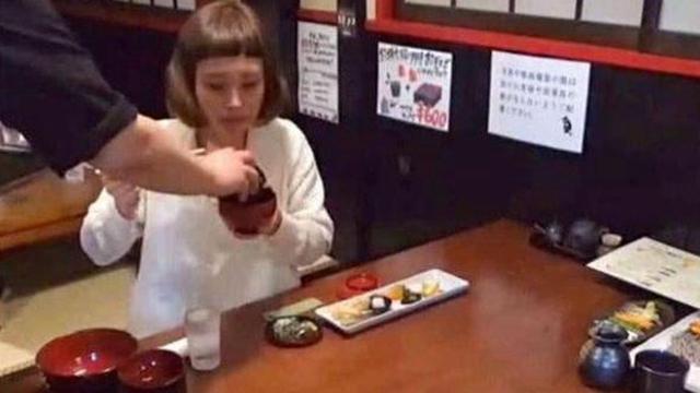 日本大胃王比赛,800碗面夺冠,网友:就这份量,密子君能吃1000