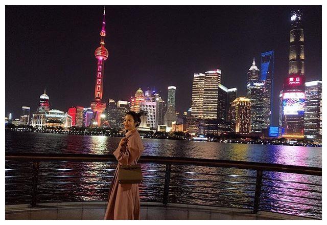 陷入整容风波死循环,韩国女星李多海晒自拍引热议,粉丝称认不出