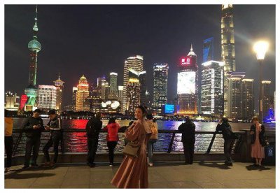 ​陷入整容风波死循环，韩国女星李多海晒自拍引热议，粉丝称认不出