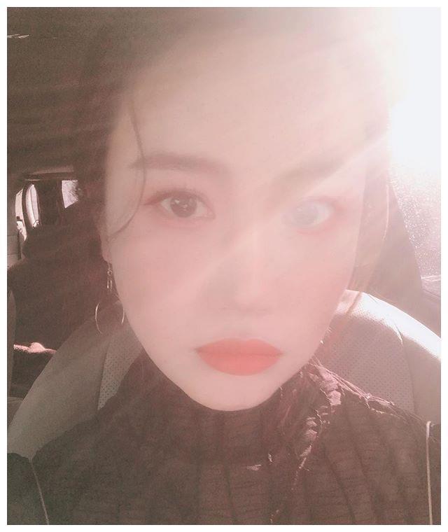 陷入整容风波死循环,韩国女星李多海晒自拍引热议,粉丝称认不出