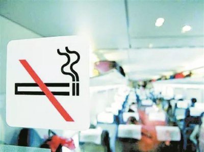 ​动车上吸烟将禁乘180天 小伙伴说：普通列车也应该这样