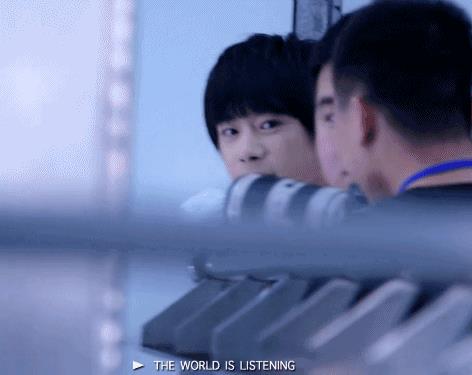 9张动图看易烊千玺的9个超软萌小动作!苏不哭你算我输!