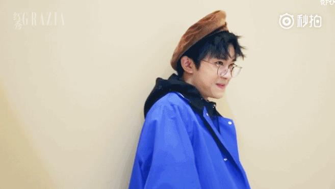 9张动图看易烊千玺的9个超软萌小动作!苏不哭你算我输!