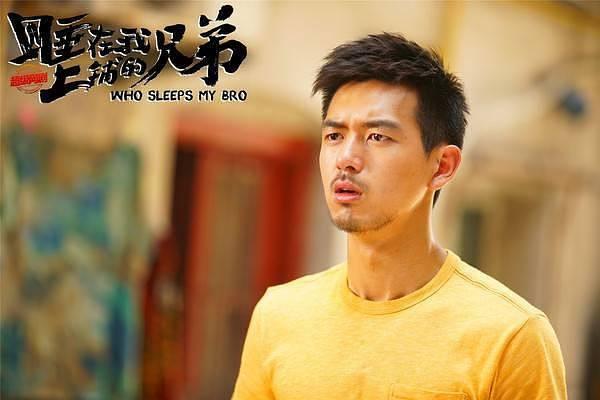 26岁李现女友曝光 曾被传是gay被文章删戏 如今终于洗白了