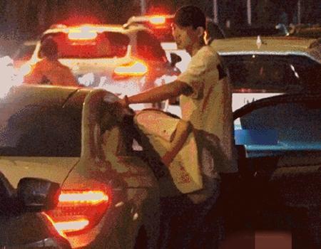 26岁李现女友曝光 曾被传是gay被文章删戏 如今终于洗白了