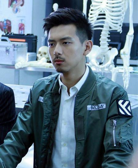 26岁李现女友曝光 曾被传是gay被文章删戏 如今终于洗白了