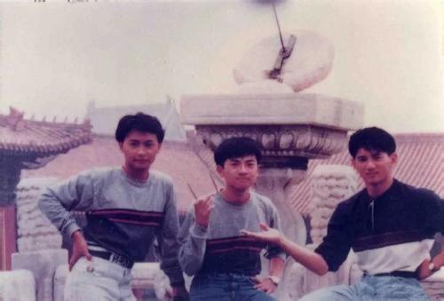 46岁苏有朋晒小虎队旧照，满屏都是回忆杀，网友们感慨暴露年龄了