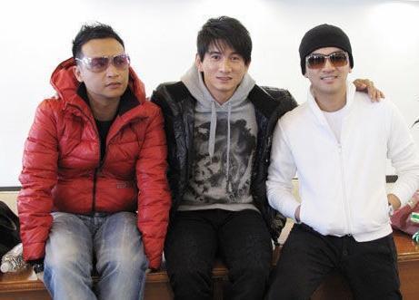 46岁苏有朋晒小虎队旧照，满屏都是回忆杀，网友们感慨暴露年龄了