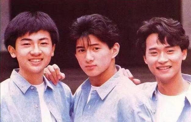 46岁苏有朋晒小虎队旧照，满屏都是回忆杀，网友们感慨暴露年龄了