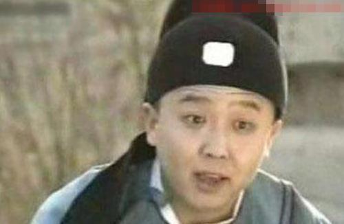 爱抽烟喝酒烫头的于谦老师，年轻时候在《小龙人》里，居然这么帅