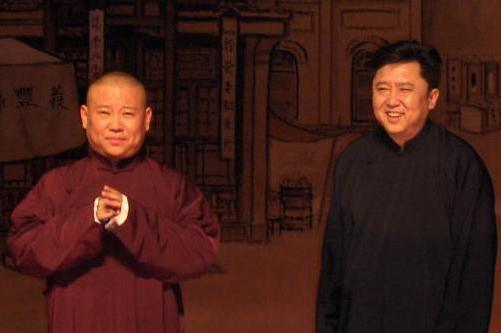 爱抽烟喝酒烫头的于谦老师，年轻时候在《小龙人》里，居然这么帅